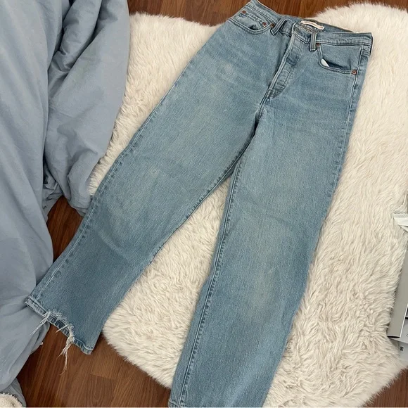 Levi's Ribcage Straight Leg Jeans - Picture 5 of 7